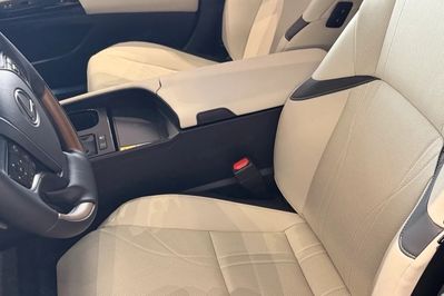 Lexus ES 300h Omotenashi