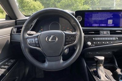 Lexus ES 300h Business Edition
