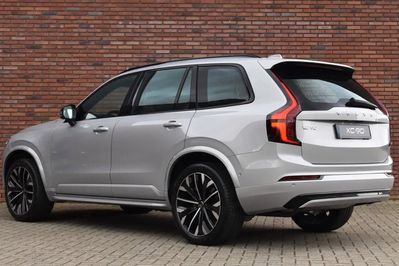 Volvo XC90 B5 AWD Ultra Dark