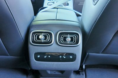 Jaecoo J8 1.5 T-GDI Super Hybrid Premium DHT 5os.
