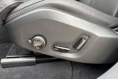 Volvo XC90 T8 AWD Plug-In Hybrid Ultra Black Edition 7os