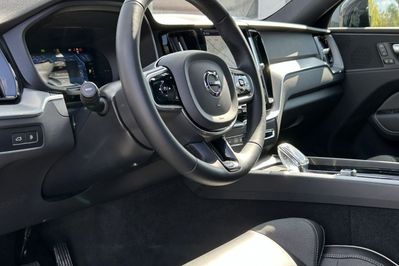 Volvo XC60 T6 Plug-In Hybrid AWD Plus Dark aut