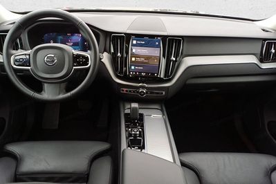 Volvo XC60 B5 B AWD Plus Dark