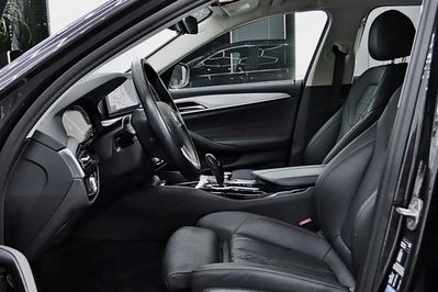 BMW Seria 5 530d Luxury Line aut