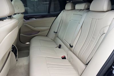 BMW Seria 5 530i xDrive M Sport sport