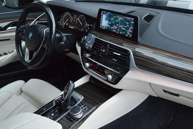 BMW Seria 5 520d xDrive Luxury Line aut