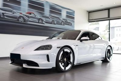 Porsche Taycan 4 Black Edition