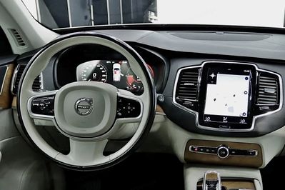 Volvo XC90 T8 AWD Plug-In Hybrid Inscription 7os aut
