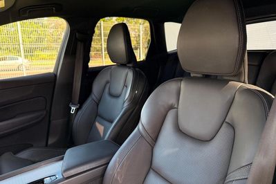 Volvo XC60 B5 B AWD Plus Black Edition aut