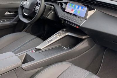 Peugeot 308 Allure e-DCS6 1.2 mHEV