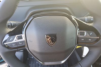 Peugeot 2008 ALLURE 1.2 mHEV e-DCS6