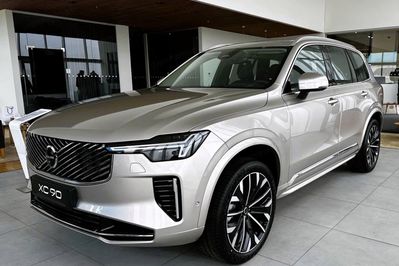 Volvo XC90 B5 AWD Ultra Bright