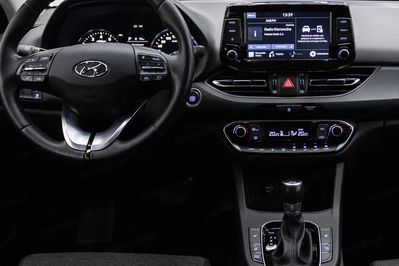 Hyundai i30 Fastback 1.5 T-GDI 48V Smart DCT