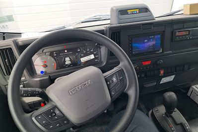 Isuzu M30 7.5 tony Plandeka + Winda