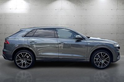 Audi Q8 55 TFSI quattro S Line
