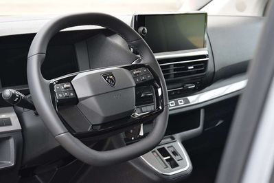 Peugeot Traveller Long L2H1 Business EAT8