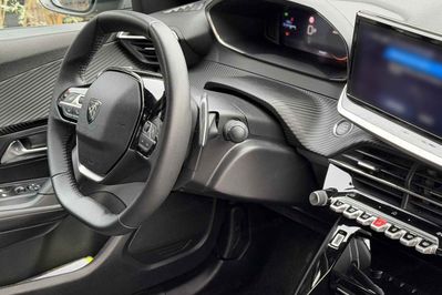 Peugeot 2008 Allure e-DCS 1.2 mHEV