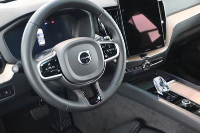 Volvo XC60 T8 Plug-In Hybrid AWD Ultra Bright