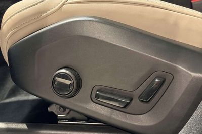 Volvo XC90 T8 AWD Plug-In Hybrid Ultra Dark 7os