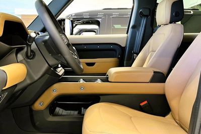 Land Rover Defender 110 3.0 D250 X-Dynamic HSE