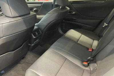 Lexus ES 300h F Sport Design 2.5 Hybrid