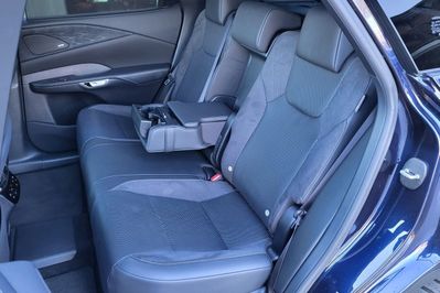 Lexus RX 450h+ Omotenashi