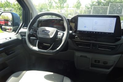 Ford Tourneo Custom 320 L2H1 Titanium A8