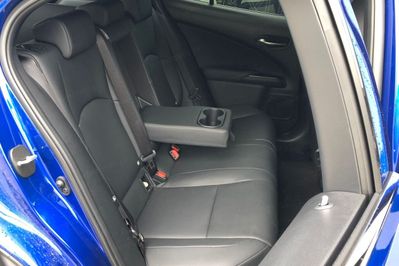 Lexus UX 300h F Sport Design