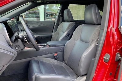 Lexus RX 450h+ Omotenashi