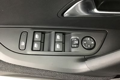 Peugeot 2008 STYLE 1.2 mHEV e-DCS6