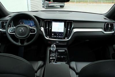 Volvo V60 T6 AWD Plug-In Hybrid Plus Dark