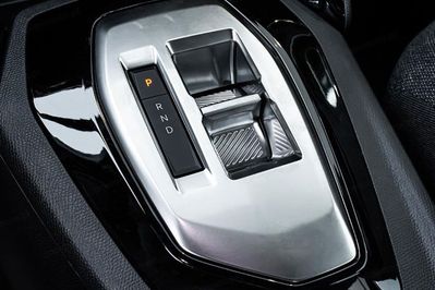 Peugeot 2008 Business e-DCS6 1.2 PureTech mHEV
