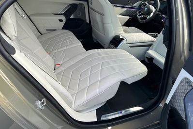 BMW Seria 7 M760e PHEV xDrive Individual Edition sport-aut