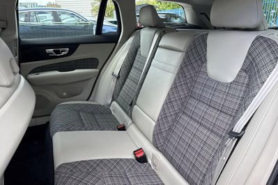 Volvo V60 B3 B Momentum Pro