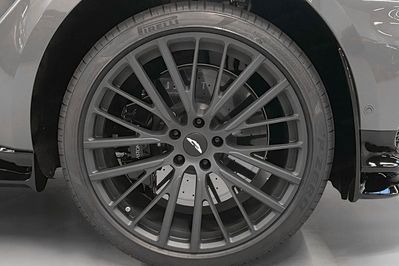 Aston Martin DBX 707