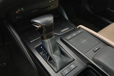 Lexus ES 300h Business Edition