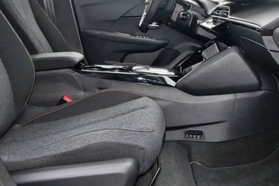 Peugeot 208 Style e-DCS6 1.2 mHEV