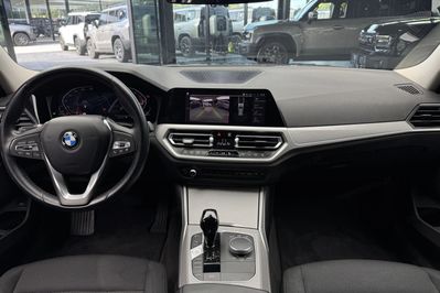 BMW Seria 3 318i aut