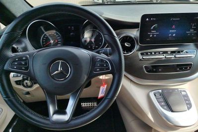 Mercedes V Klasa 300 d 4-Matic 9G-Tronic (długi)