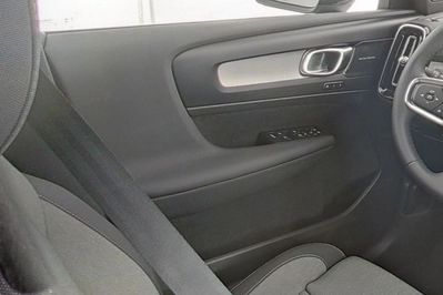 Volvo XC40 B3 B DKG Plus Black Edition