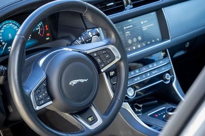 Jaguar XF P300 AWD S