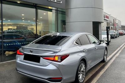 Lexus ES 300h Omotenashi
