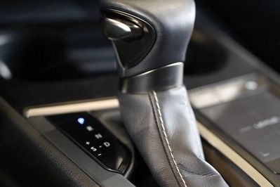 Lexus UX 250h F Impression AWD