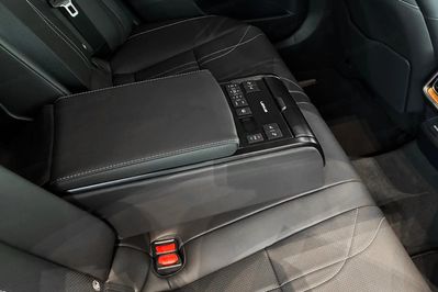 Lexus ES 300h Omotenashi