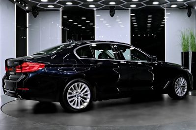 BMW Seria 5 530e xDrive Luxury Line