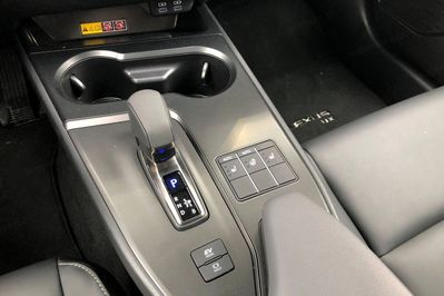 Lexus UX 300h F Sport Design