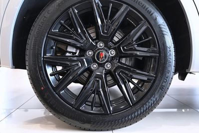Hongqi HS5 2.0T AWD