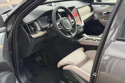 Volvo XC90 B5 AWD Ultra Dark