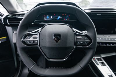 Peugeot 408 Allure e-DCS 1.2 mHEV