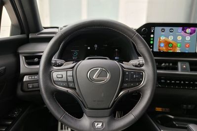 Lexus UX 300h F Sport AWD